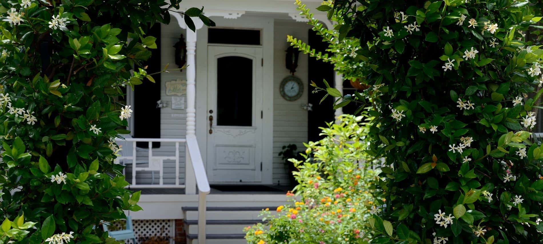 Magnolia Cottage: Black and White Painted Steps